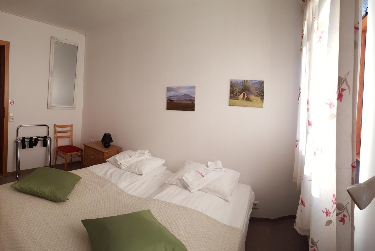 Guesthouse Leirubakki Asolfsstathir 외부 사진